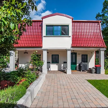 Entire House In The Center Of - Free Parking - Dragon Garden Pavilion Homestay *