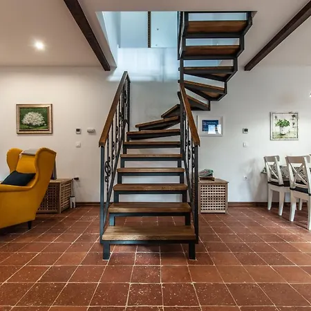 Entire House In The Center Of - Free Parking - Dragon Garden Pavilion Homestay *