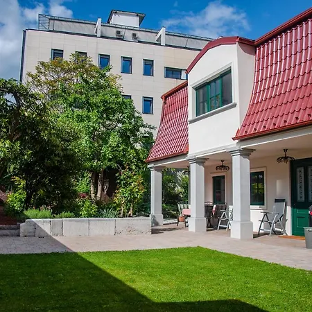 Entire House In The Center Of - Free Parking - Dragon Garden Pavilion Homestay