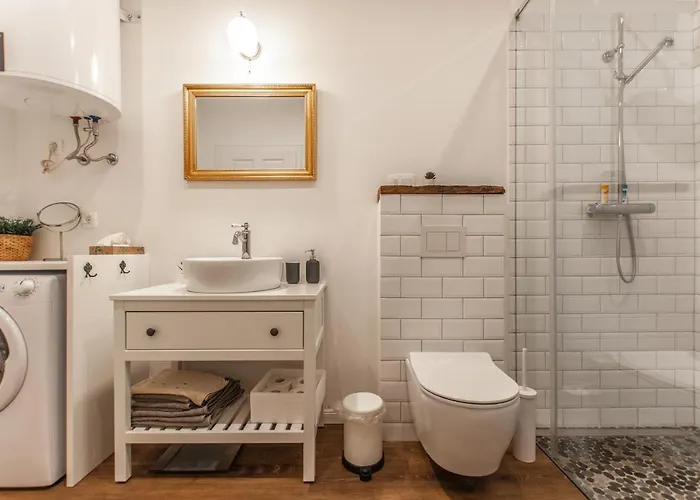 Entire House In The Center Of - Free Parking - Dragon Garden Pavilion Ubytování v soukromí