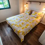 Проживание в семье Entire House In The Center Of - Free Parking - Dragon Garden Pavilion *
