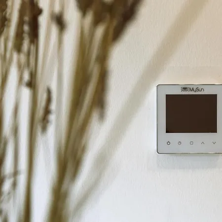 Entire House In The Center Of - Free Parking - Dragon Garden Pavilion