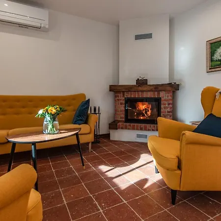 Entire House In The Center Of - Free Parking - Dragon Garden Pavilion Alloggio in famiglia