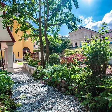 Entire House In The Center Of - Free Parking - Dragon Garden Pavilion Ljubljana
