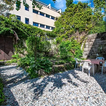 Entire House In The Center Of - Free Parking - Dragon Garden Pavilion Проживание в семье