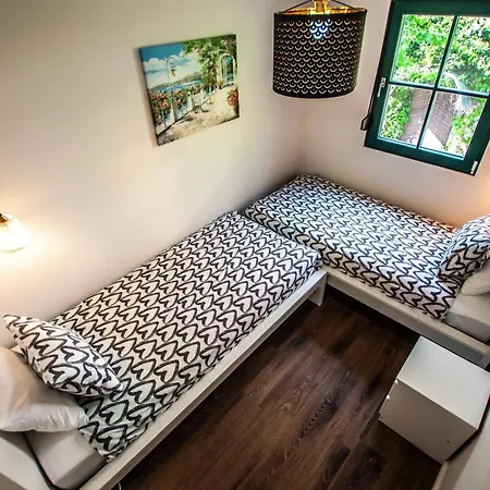 Entire House In The Center Of - Free Parking - Dragon Garden Pavilion *