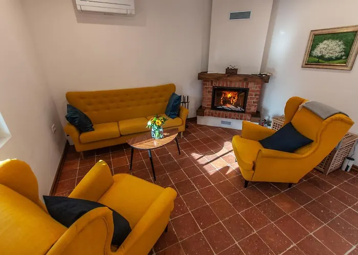 Entire House In The Center Of - Free Parking - Dragon Garden Pavilion *