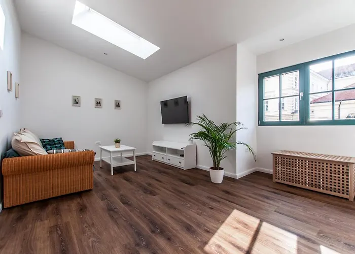 Entire House In The Center Of - Free Parking - Dragon Garden Pavilion *