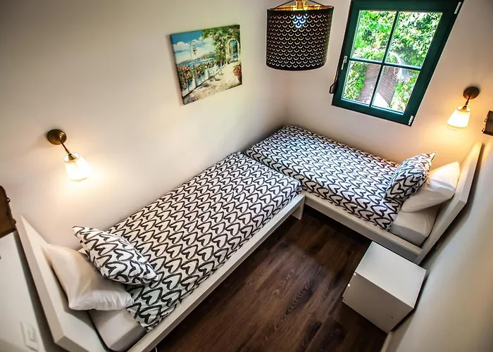 Entire House In The Center Of - Free Parking - Dragon Garden Pavilion *