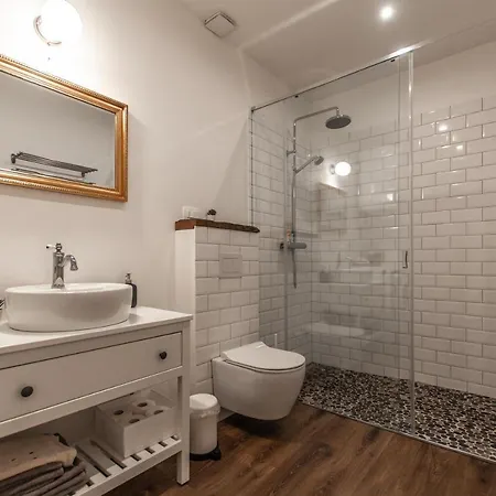 Ubytování v soukromí Entire House In The Center Of - Free Parking - Dragon Garden Pavilion Lublaň