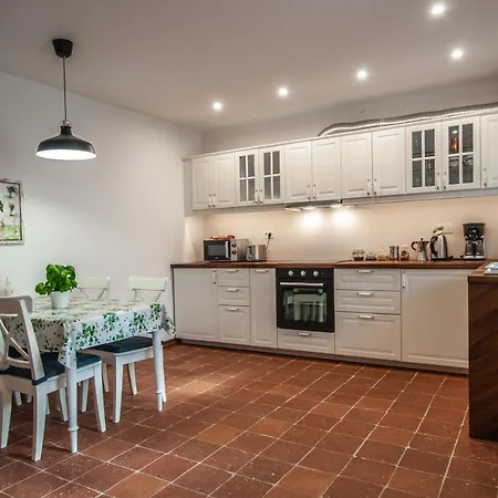 Entire House In The Center Of - Free Parking - Dragon Garden Pavilion * Lublaň