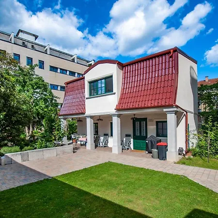 Entire House In The Center Of - Free Parking - Dragon Garden Pavilion