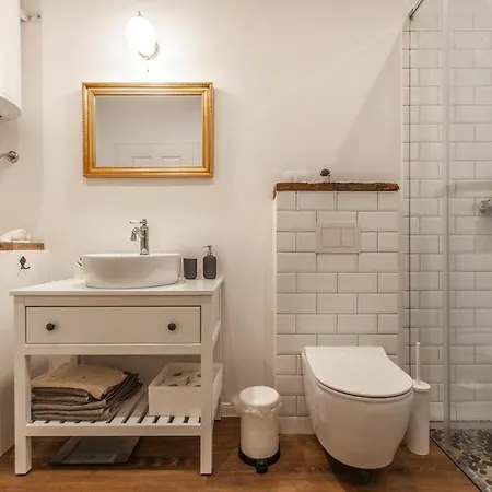 Entire House In The Center Of - Free Parking - Dragon Garden Pavilion Ubytování v soukromí