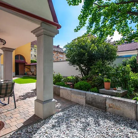 Entire House In The Center Of - Free Parking - Dragon Garden Pavilion Ubytování v soukromí Lublaň