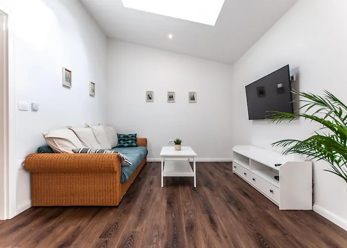 Homestay Entire House In The Center Of - Free Parking - Dragon Garden Pavilion