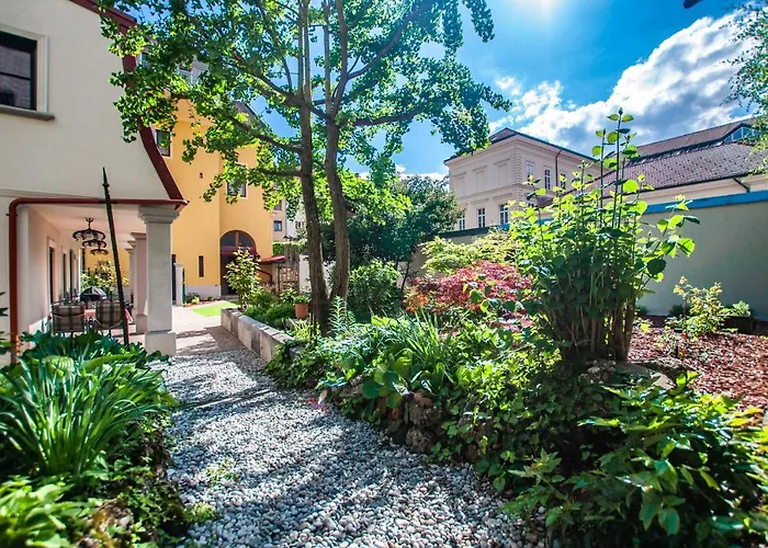 Entire House In The Center Of - Free Parking - Dragon Garden Pavilion Ljubljana