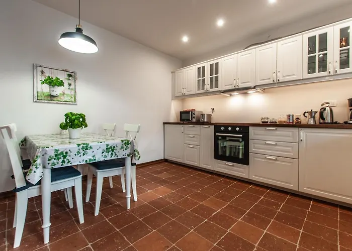 Entire House In The Center Of - Free Parking - Dragon Garden Pavilion Homestay